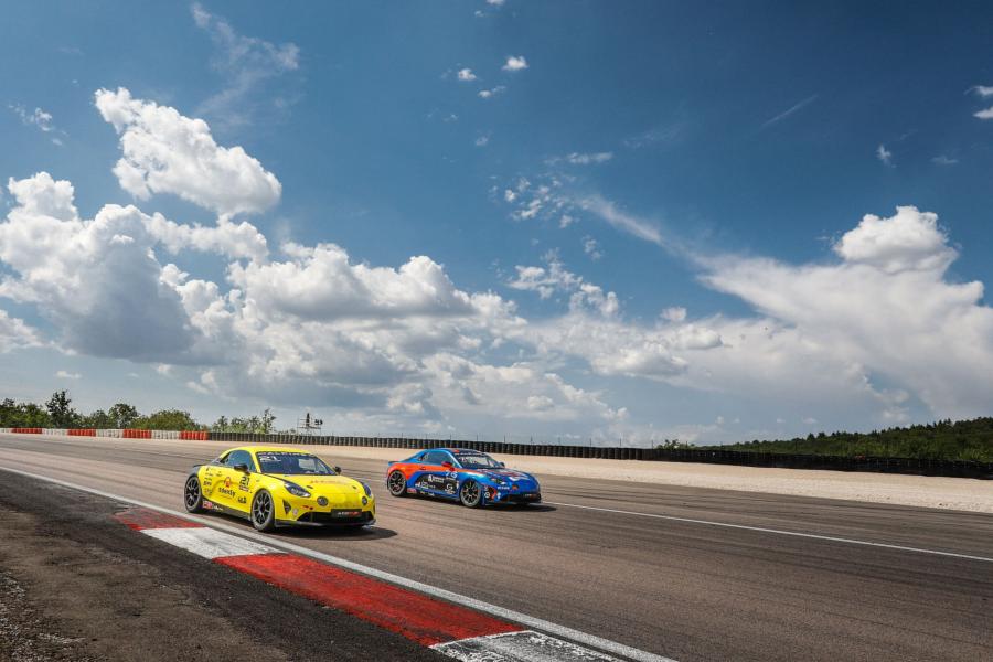 Alpine A110 Cup 2017 года  (фото 36 из 49)